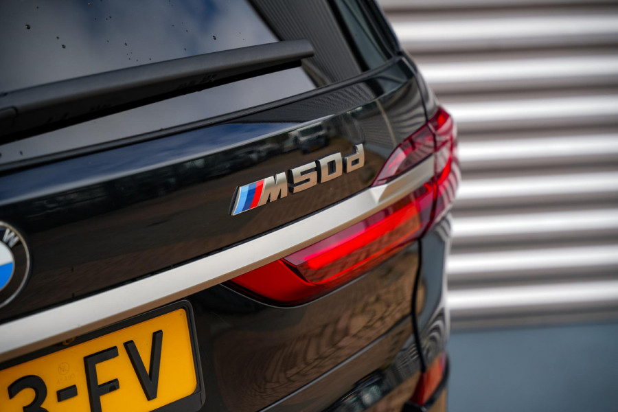 BMW X7 M50d High Executive Panodak Bowers Wilkins Memory 7-Persoons Stoelventilatie ACC Trekhaak