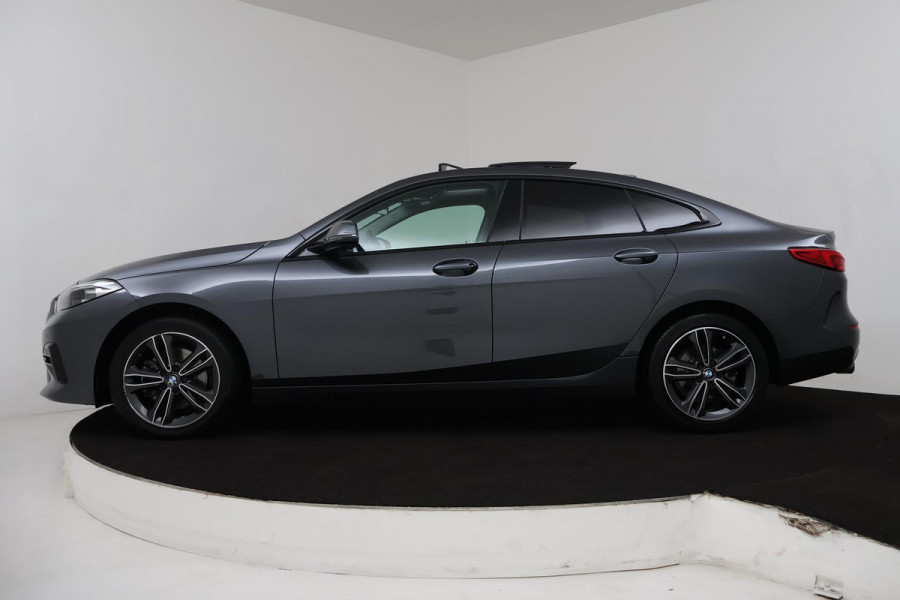 BMW 2 Serie Gran Coupé 218i Executive Edition (PANORAMADAK, ACHTERUITRIJCAMERA, PARKEERSENSOREN, CRUISE, AUTOMAAT)