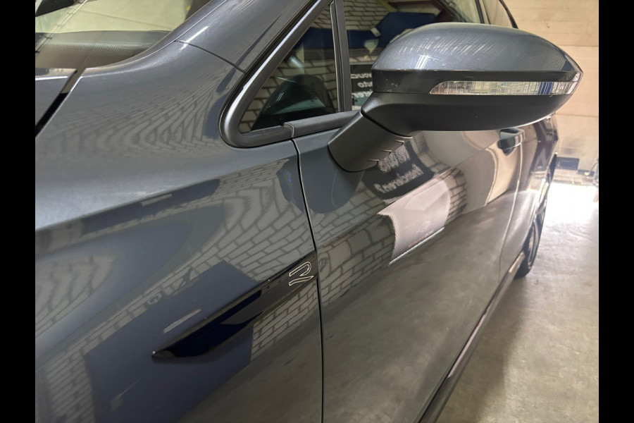 Volkswagen Golf 1.5 eTSI R-Line