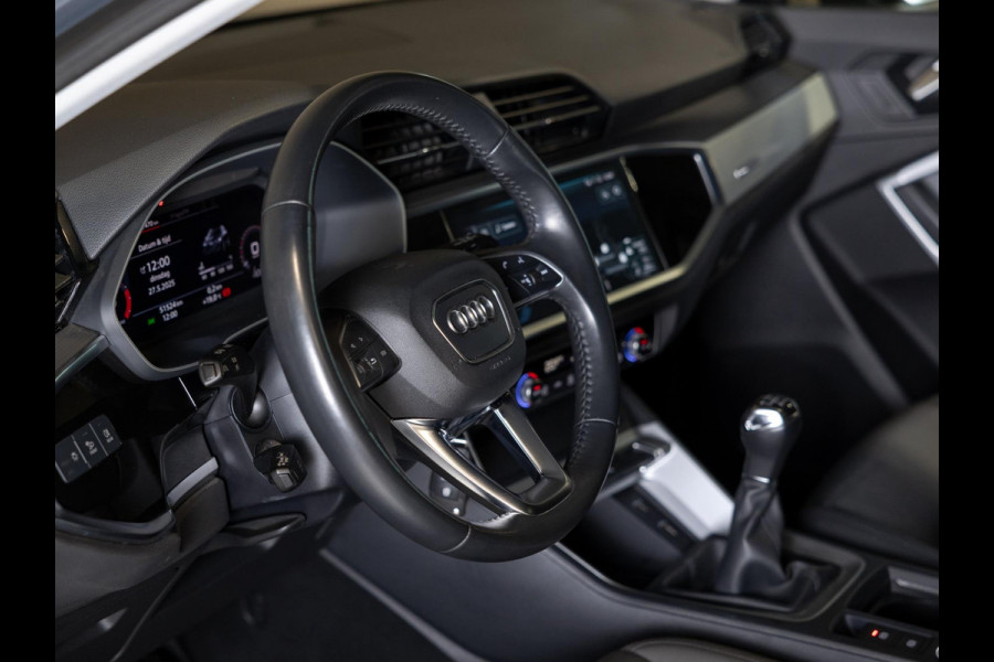 Audi Q3 35 TFSI Pro Line business / 150pk / Apple Carplay / Matrix / Side Assist