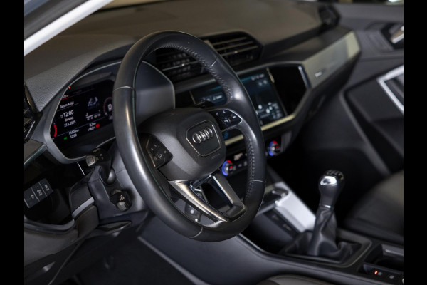 Audi Q3 35 TFSI Pro Line business / 150pk / Apple Carplay / Matrix / Side Assist