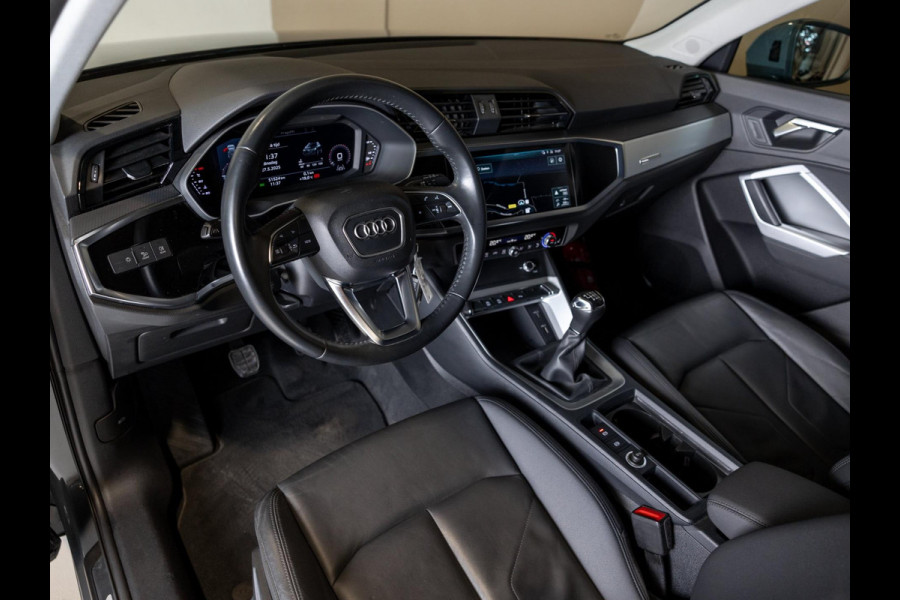 Audi Q3 35 TFSI Pro Line business / 150pk / Apple Carplay / Matrix / Side Assist