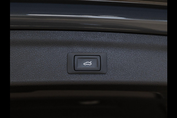 Audi Q3 35 TFSI Pro Line business / 150pk / Apple Carplay / Matrix / Side Assist