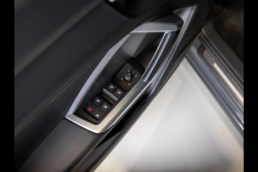 Audi Q3 35 TFSI Pro Line business / 150pk / Apple Carplay / Matrix / Side Assist