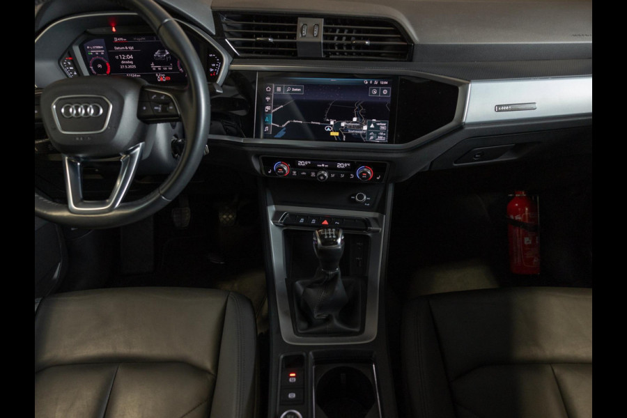 Audi Q3 35 TFSI Pro Line business / 150pk / Apple Carplay / Matrix / Side Assist