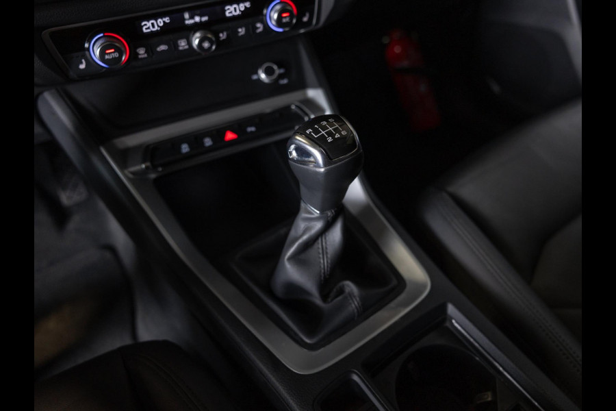 Audi Q3 35 TFSI Pro Line business / 150pk / Apple Carplay / Matrix / Side Assist