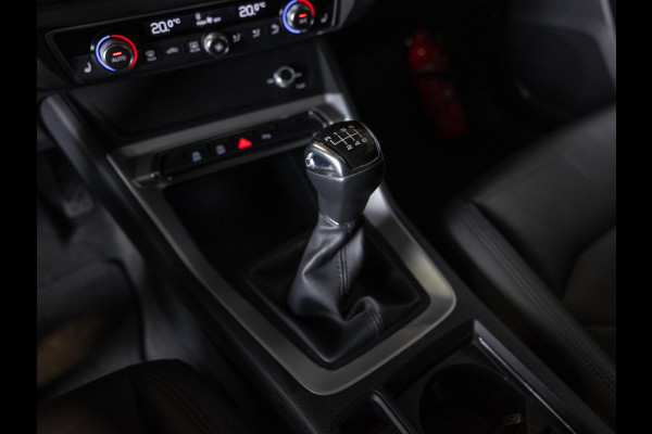Audi Q3 35 TFSI Pro Line business / 150pk / Apple Carplay / Matrix / Side Assist