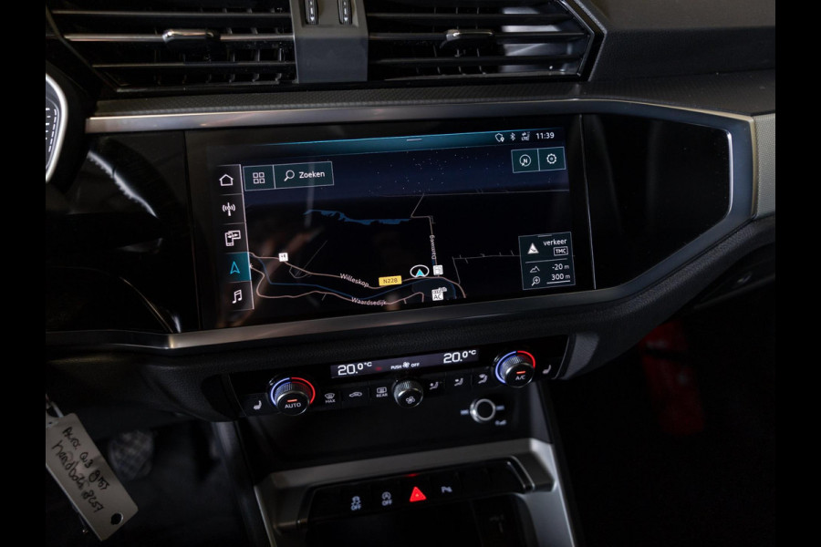 Audi Q3 35 TFSI Pro Line business / 150pk / Apple Carplay / Matrix / Side Assist