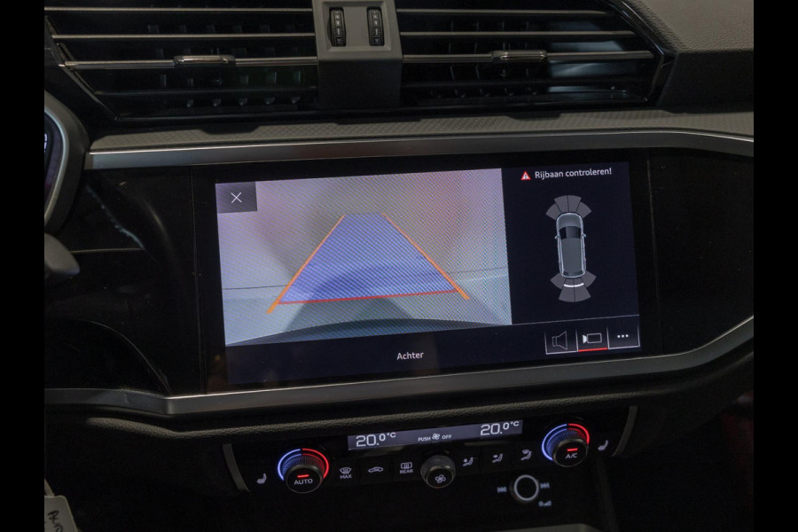 Audi Q3 35 TFSI Pro Line business / 150pk / Apple Carplay / Matrix / Side Assist