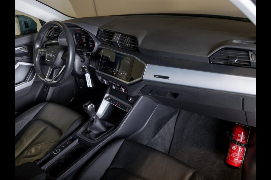 Audi Q3 35 TFSI Pro Line business / 150pk / Apple Carplay / Matrix / Side Assist