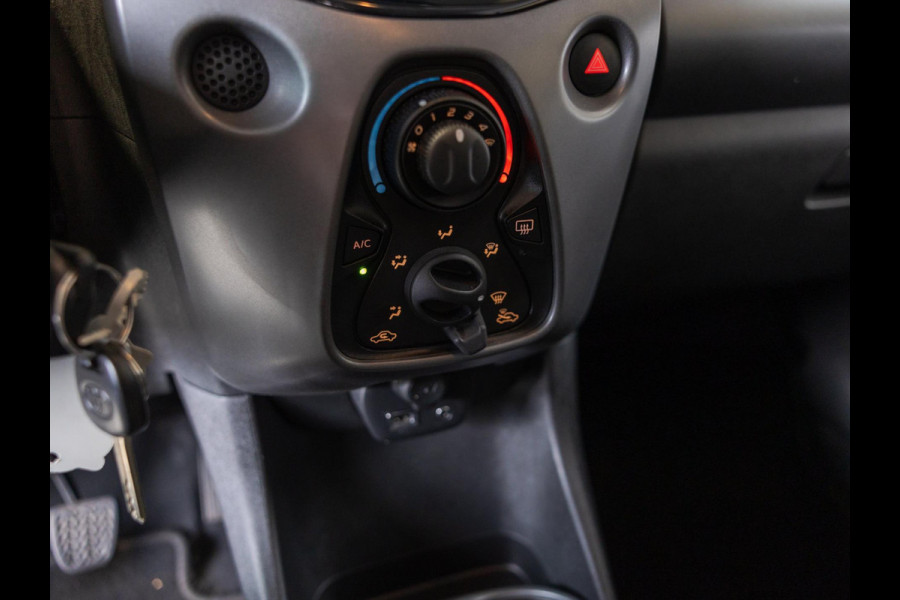 Toyota Aygo 1.0 VVT-i x-play / 72pk / Apple Carplay / Cruise control / Airco