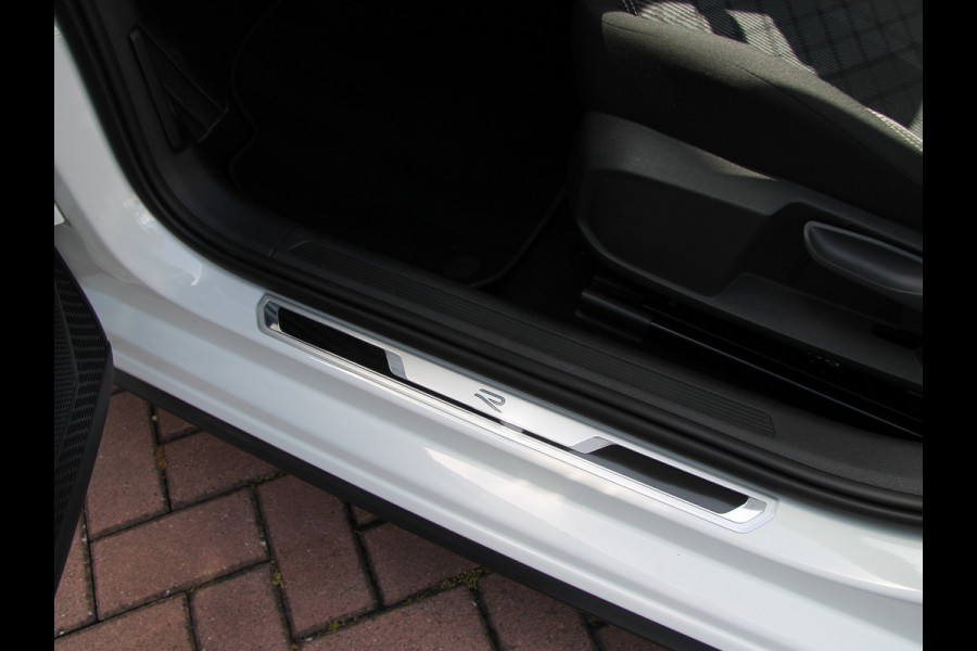 Volkswagen Polo 1.0 TSI 110pk DSG R-Line | Acc | Lane | Camera