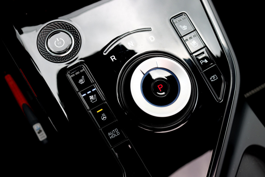 Kia Niro EV ExecutiveLine 64.8 kWh | Panoramadak | HUD | Adaptive Cruise Control | Stoelkoeling | Memory | Harman/Kardon | Camera | Stoel-, Stuur- en Achterbankverwarming |