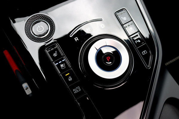 Kia Niro EV ExecutiveLine 64.8 kWh | Panoramadak | HUD | Adaptive Cruise Control | Stoelkoeling | Memory | Harman/Kardon | Camera | Stoel-, Stuur- en Achterbankverwarming |