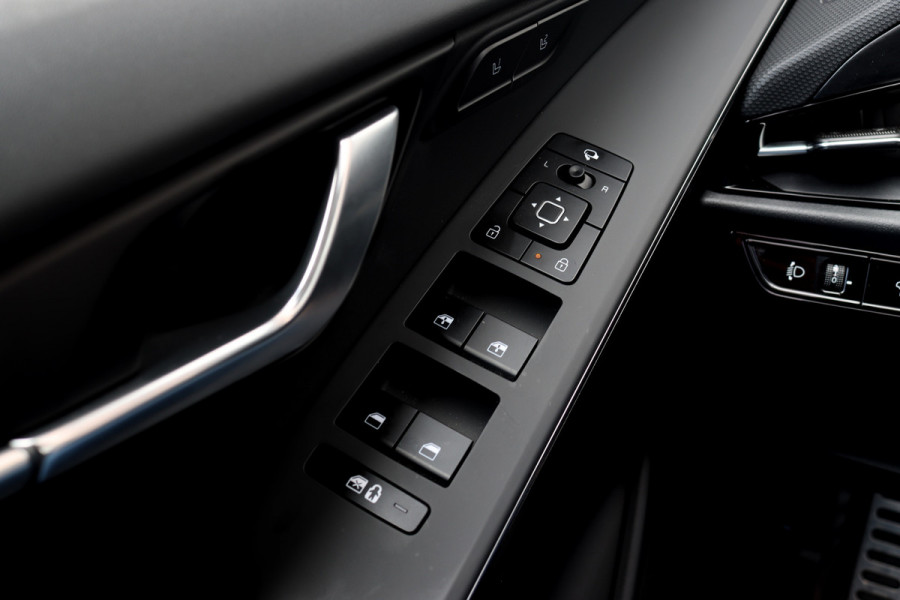 Kia Niro EV ExecutiveLine 64.8 kWh | Panoramadak | HUD | Adaptive Cruise Control | Stoelkoeling | Memory | Harman/Kardon | Camera | Stoel-, Stuur- en Achterbankverwarming |