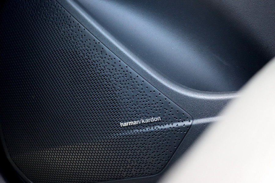 Kia Niro EV ExecutiveLine 64.8 kWh | Panoramadak | HUD | Adaptive Cruise Control | Stoelkoeling | Memory | Harman/Kardon | Camera | Stoel-, Stuur- en Achterbankverwarming |