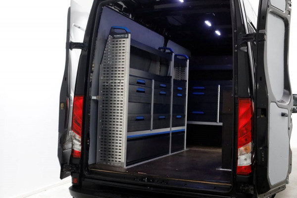 Iveco Daily 40C18 3.0 180pk L2H2 HiMatic Automaat LED/Inrichting/Trekhaak 3500kg 03-2021
