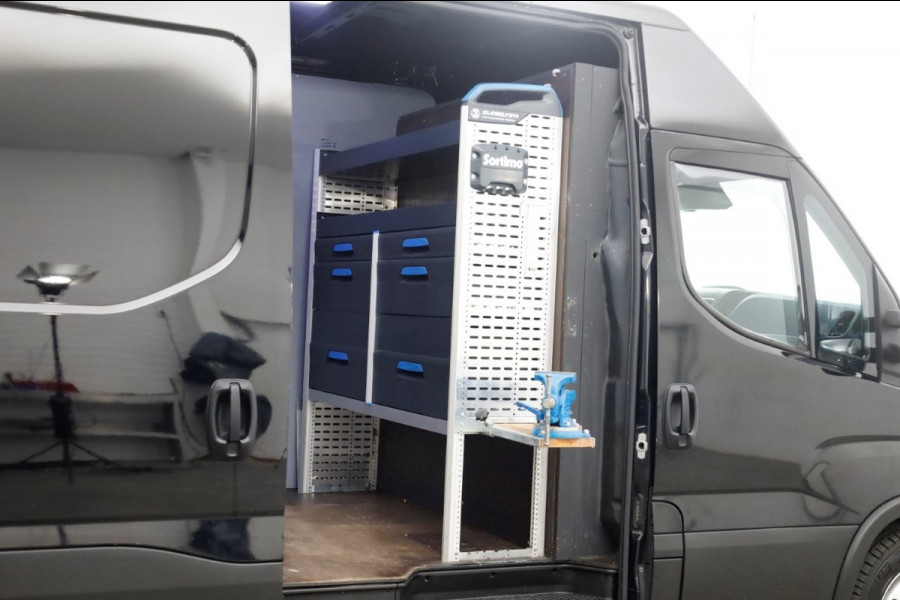 Iveco Daily 40C18 3.0 180pk L2H2 HiMatic Automaat LED/Inrichting/Trekhaak 3500kg 03-2021