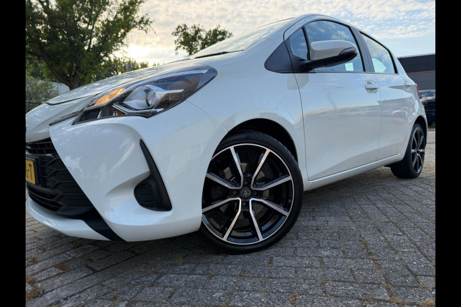 Toyota Yaris 1.5 VVT-i AUTOMAAT ASPIRATION DYNAMIC SPORT 17 INCH NAP CLIMA