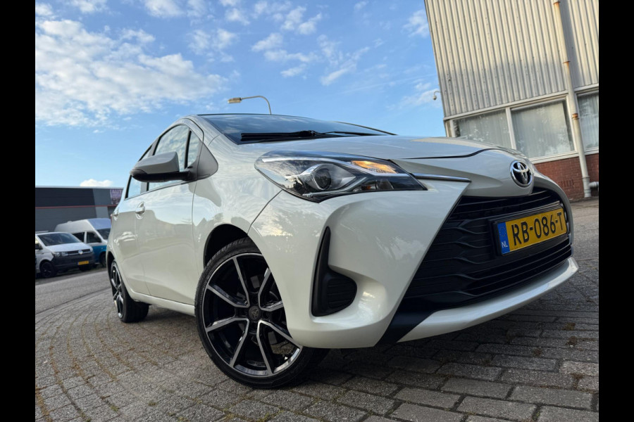 Toyota Yaris 1.5 VVT-i AUTOMAAT ASPIRATION DYNAMIC SPORT 17 INCH NAP CLIMA