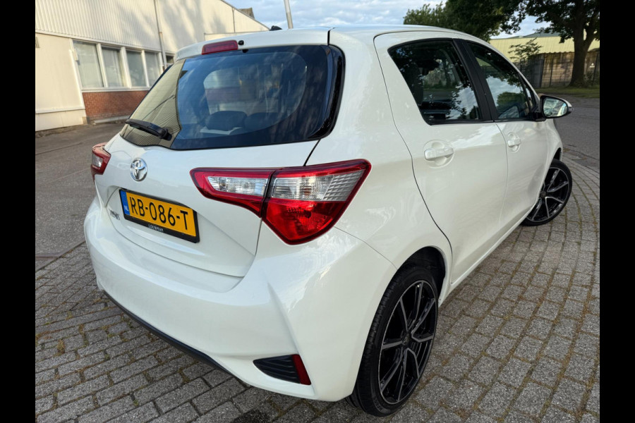 Toyota Yaris 1.5 VVT-i AUTOMAAT ASPIRATION DYNAMIC SPORT 17 INCH NAP CLIMA