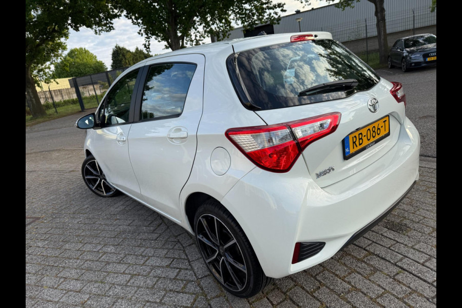 Toyota Yaris 1.5 VVT-i AUTOMAAT ASPIRATION DYNAMIC SPORT 17 INCH NAP CLIMA