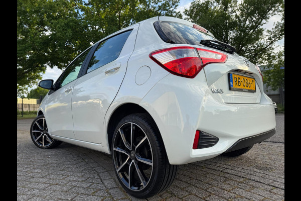 Toyota Yaris 1.5 VVT-i AUTOMAAT ASPIRATION DYNAMIC SPORT 17 INCH NAP CLIMA