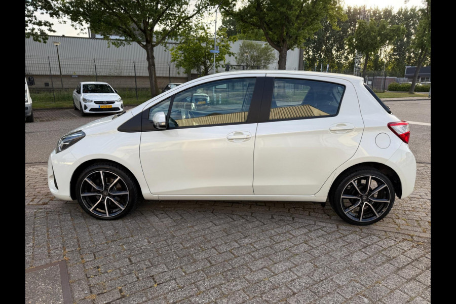 Toyota Yaris 1.5 VVT-i AUTOMAAT ASPIRATION DYNAMIC SPORT 17 INCH NAP CLIMA
