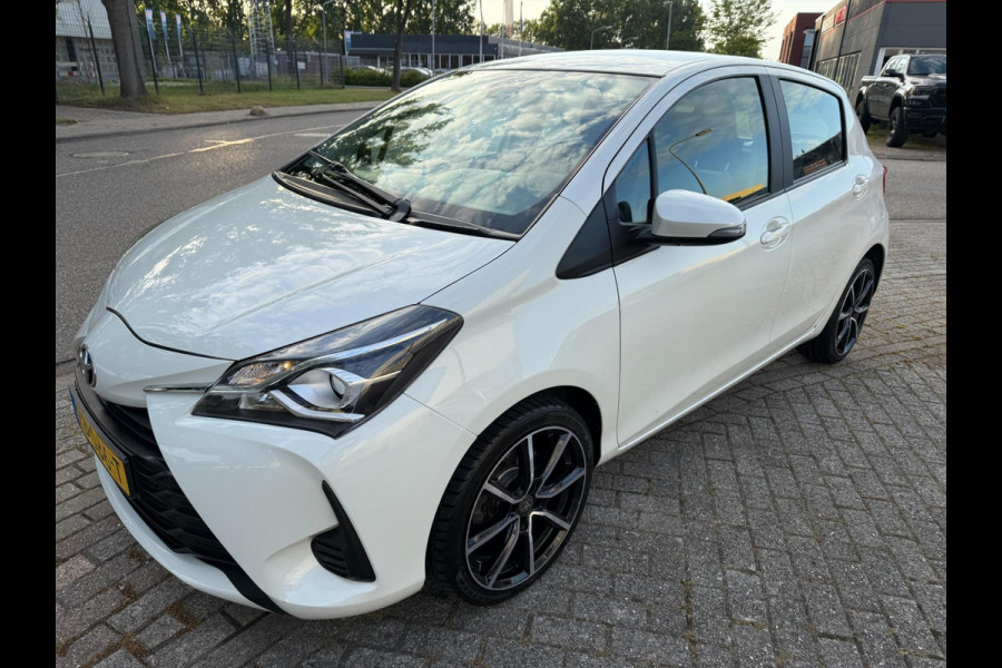 Toyota Yaris 1.5 VVT-i AUTOMAAT ASPIRATION DYNAMIC SPORT 17 INCH NAP CLIMA