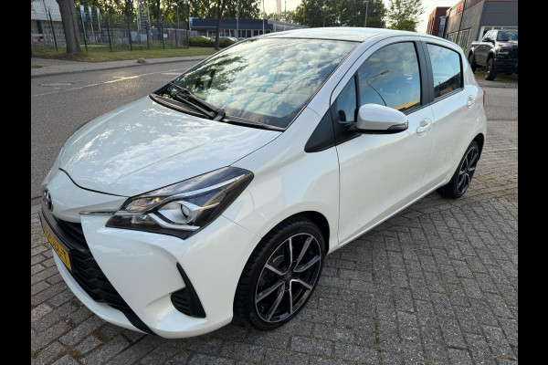 Toyota Yaris 1.5 VVT-i AUTOMAAT ASPIRATION DYNAMIC SPORT 17 INCH NAP CLIMA