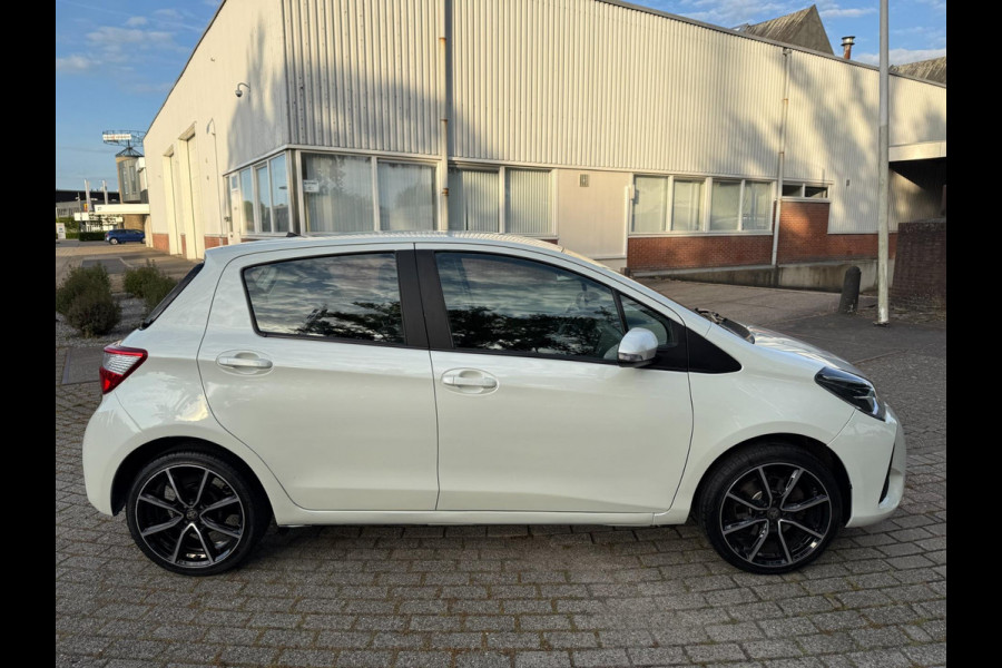 Toyota Yaris 1.5 VVT-i AUTOMAAT ASPIRATION DYNAMIC SPORT 17 INCH NAP CLIMA