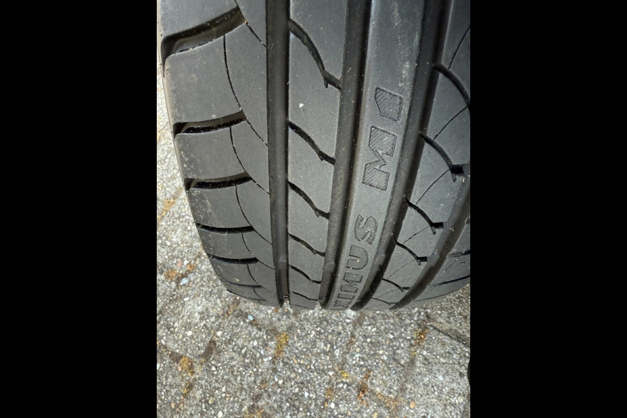 Toyota Yaris 1.5 VVT-i AUTOMAAT ASPIRATION DYNAMIC SPORT 17 INCH NAP CLIMA