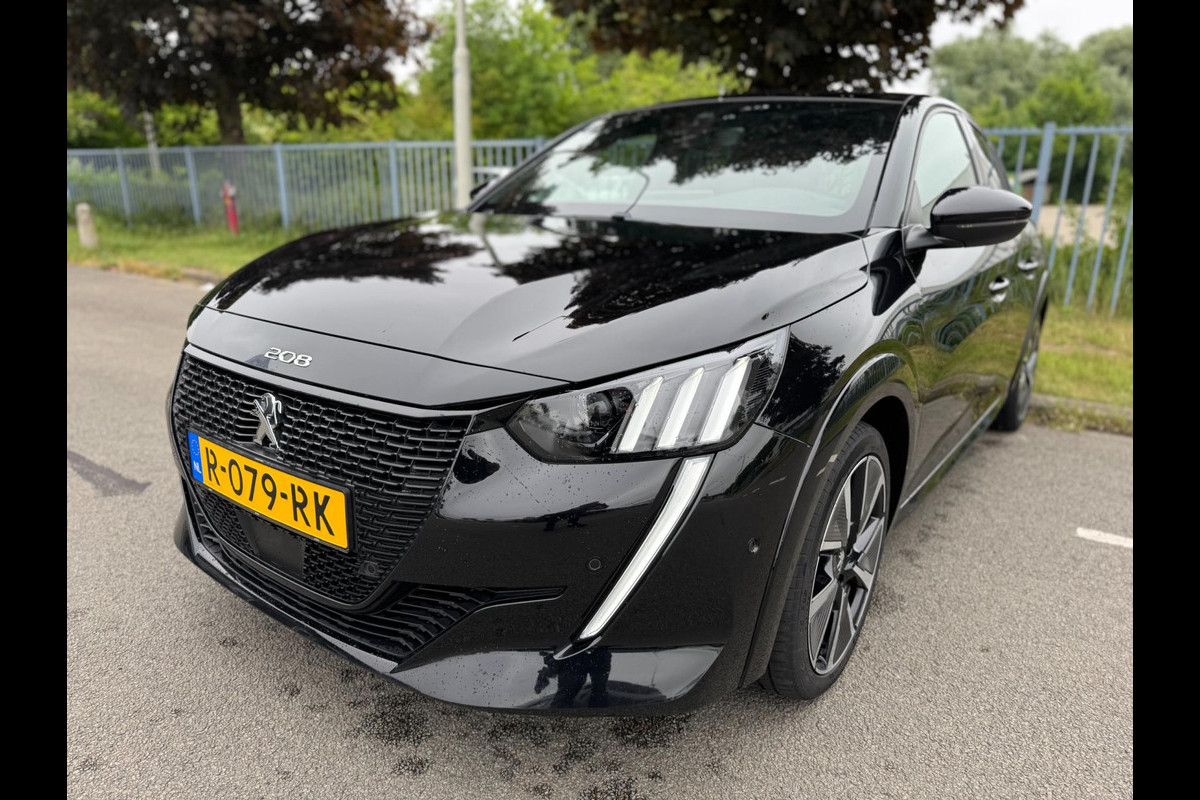 Peugeot e-208 EV GT Pack 50 kWh Led Camera Lane assist Alcantara Peugeot e-208 EV GT Pack 50 kWh Led Camera Lane assist Alcantara