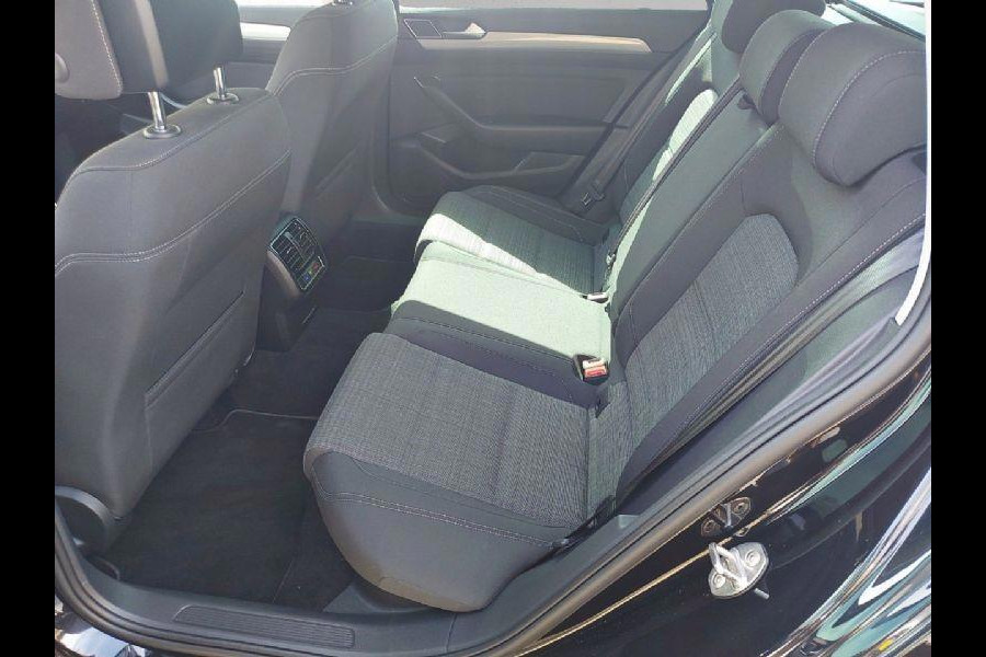 Volkswagen Passat Variant 1.5 TSI Comfort Business Automaat, airco,cruise,navigatie parkeersensoren,
