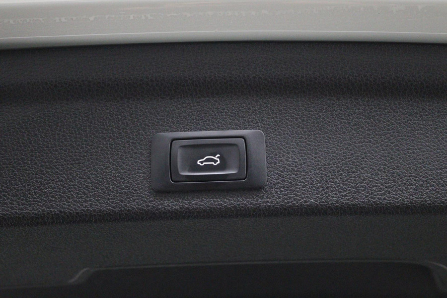Audi Q3 Sportback 35 TFSI S-line (PANORAMADAK, CAMERA, CARPLAY, LEDER, LED, ELEKT. ACHTERKLEP)