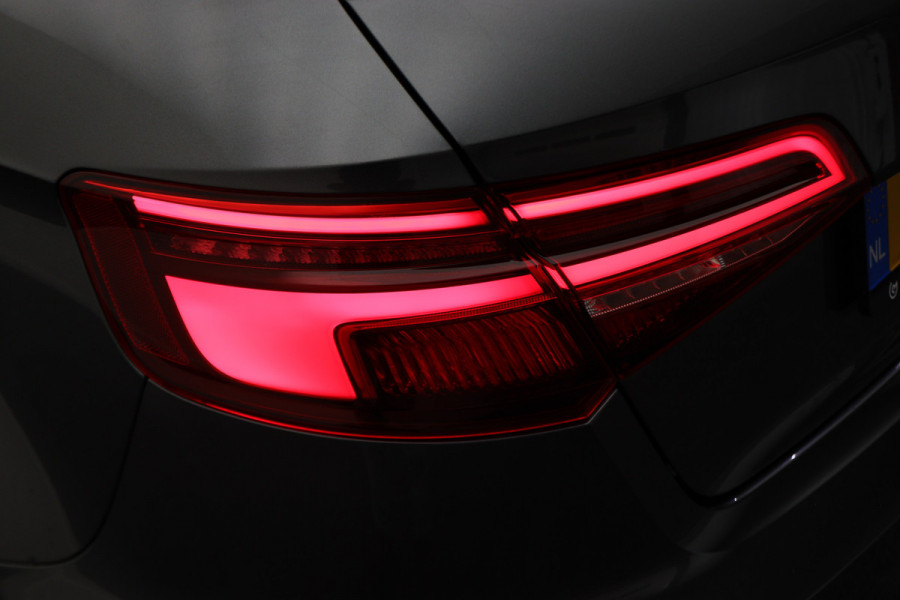 Audi A3 Sportback 35 TFSI CoD Advance Sport Automaat S Line, Panoramadak, Leer, Apple Carplay, Camera, LED