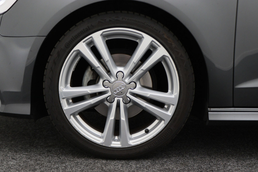 Audi A3 Sportback 35 TFSI CoD Advance Sport Automaat S Line, Panoramadak, Leer, Apple Carplay, Camera, LED