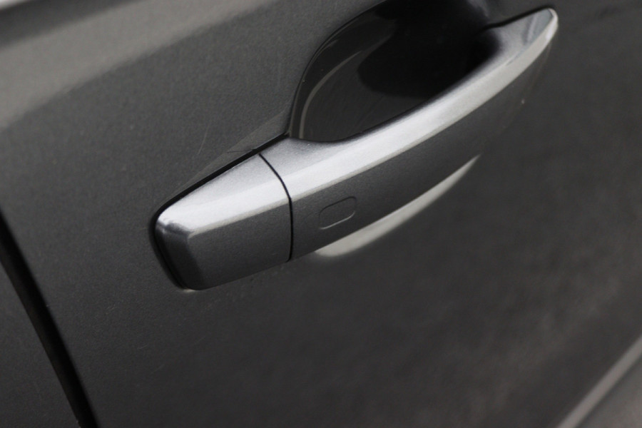 Audi A3 Sportback 35 TFSI CoD Advance Sport Automaat S Line, Panoramadak, Leer, Apple Carplay, Camera, LED