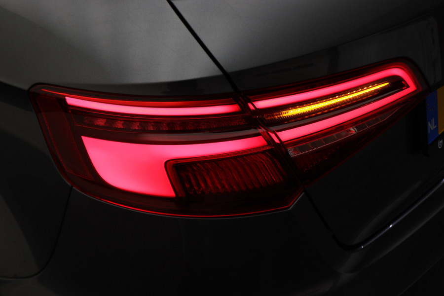 Audi A3 Sportback 35 TFSI CoD Advance Sport Automaat S Line, Panoramadak, Leer, Apple Carplay, Camera, LED