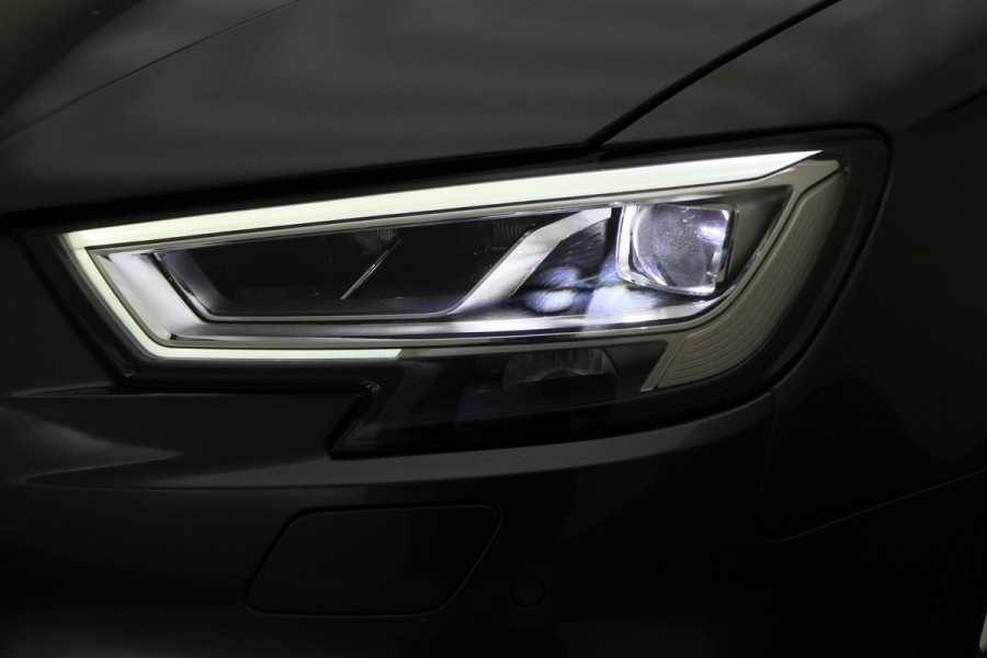 Audi A3 Sportback 35 TFSI CoD Advance Sport Automaat S Line, Panoramadak, Leer, Apple Carplay, Camera, LED