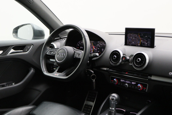 Audi A3 Sportback 35 TFSI CoD Advance Sport Automaat S Line, Panoramadak, Leer, Apple Carplay, Camera, LED
