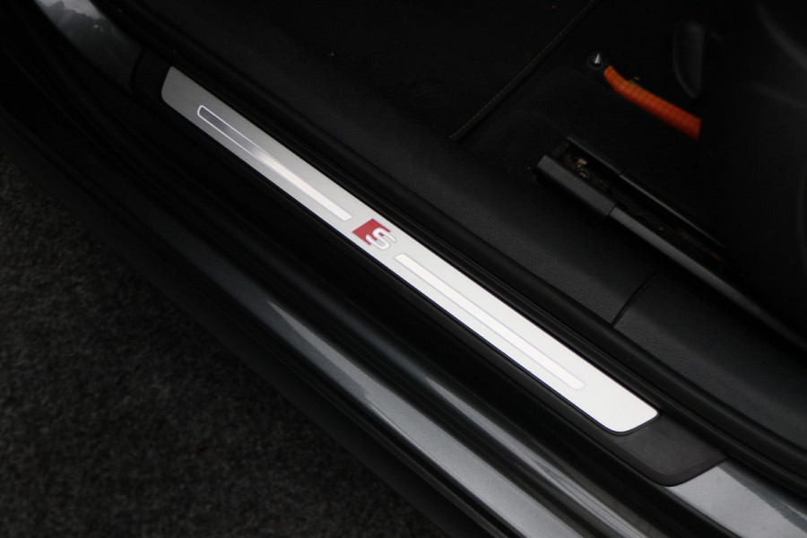 Audi A3 Sportback 35 TFSI CoD Advance Sport Automaat S Line, Panoramadak, Leer, Apple Carplay, Camera, LED
