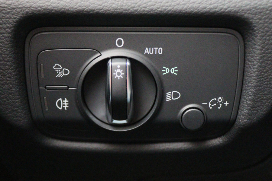 Audi A3 Sportback 35 TFSI CoD Advance Sport Automaat S Line, Panoramadak, Leer, Apple Carplay, Camera, LED
