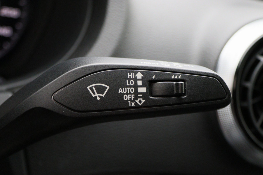 Audi A3 Sportback 35 TFSI CoD Advance Sport Automaat S Line, Panoramadak, Leer, Apple Carplay, Camera, LED