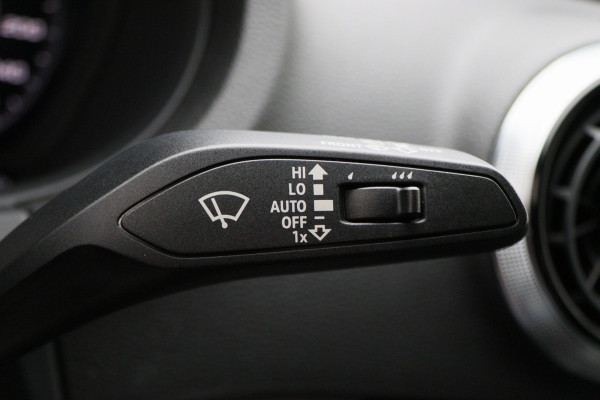 Audi A3 Sportback 35 TFSI CoD Advance Sport Automaat S Line, Panoramadak, Leer, Apple Carplay, Camera, LED