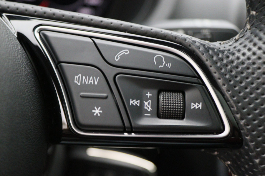 Audi A3 Sportback 35 TFSI CoD Advance Sport Automaat S Line, Panoramadak, Leer, Apple Carplay, Camera, LED