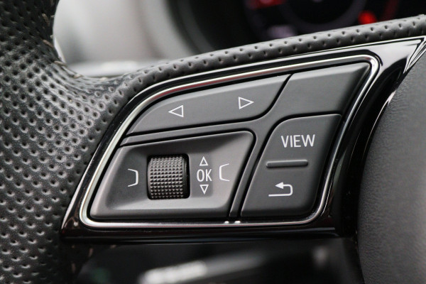 Audi A3 Sportback 35 TFSI CoD Advance Sport Automaat S Line, Panoramadak, Leer, Apple Carplay, Camera, LED