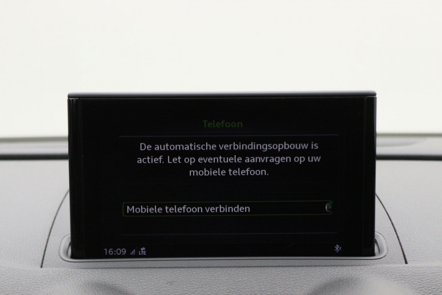 Audi A3 Sportback 35 TFSI CoD Advance Sport Automaat S Line, Panoramadak, Leer, Apple Carplay, Camera, LED
