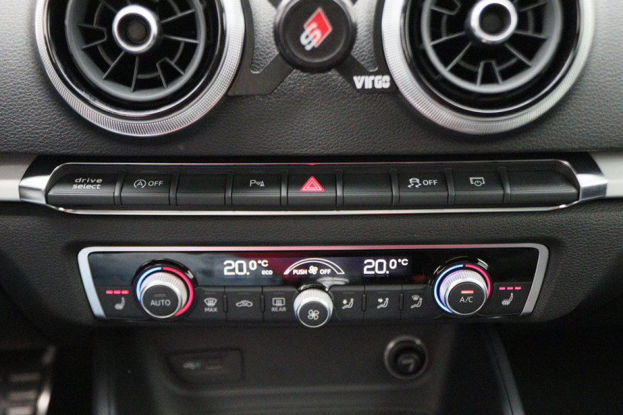 Audi A3 Sportback 35 TFSI CoD Advance Sport Automaat S Line, Panoramadak, Leer, Apple Carplay, Camera, LED