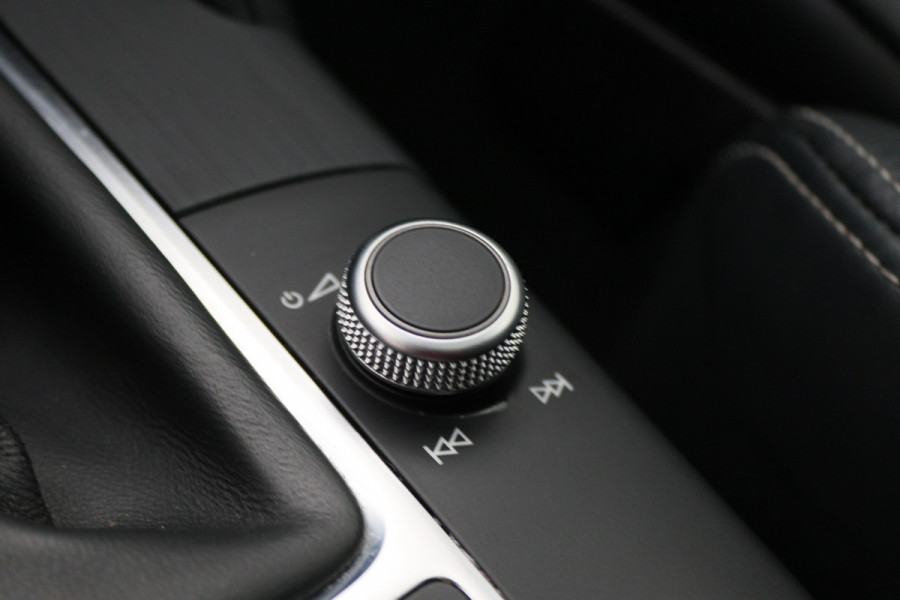 Audi A3 Sportback 35 TFSI CoD Advance Sport Automaat S Line, Panoramadak, Leer, Apple Carplay, Camera, LED